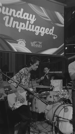 5 String Solo Performance at Mix Fruit Jam | Main Sports Bar