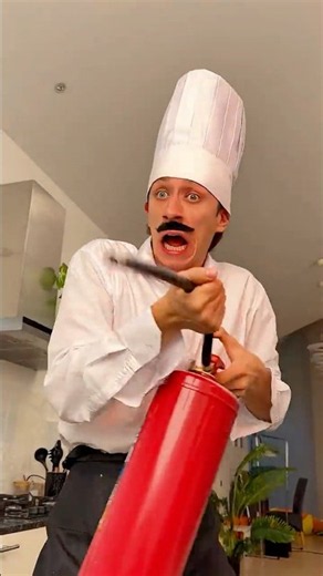 Bad Chef making Pizza 🍕👨‍🍳
