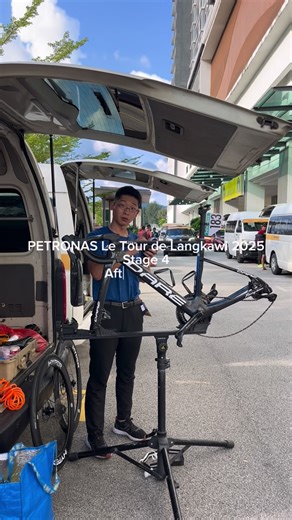 愛三工業レーシングチーム on Instagram: "PETRONAS Le Tour de Langkawi 2025🇲🇾 Stage 4 After the race🧑‍🔧🛠️ 選手たちがレースを終えてホテルに戻ると、次はメカニックたちの出番！トラブルの有無や天候に関わらず、レース後は必ず自転車を綺麗にしてメンテナンスを行います。 #petronasletourdelangkawi #aisanracingteam #愛三工業株式会社 #darebikes #cema #ride100parcent #xtrm #valsis #lun #igpsport #topeak #maxxis #maruiltd #poc #fullmarks #sunvolt #fukaya #minoura #ignamesportsaroma #sunmerit #アールエル #武田レッグウェアー株式会社 #powerbar #wakos #aggressivedesign #powerproduction #おおすが整形外科 #天然温泉かきつばた #yonexwear #看板ステー