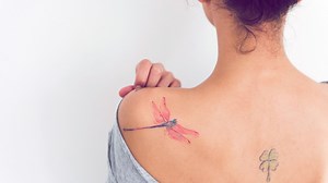 Libellen-Tattoo: Bedeutung und Bilder zur Inspiration