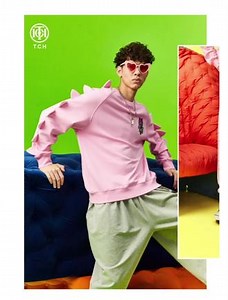 TCH｜早秋画报，点击订阅2022秋冬系列，成功接收立秋信号，一键搜索街头新潮方向，TCH2022早秋画报即刻揭晓，来做先锋体验官！#好看的衣服都在这里 #谁穿谁好看 #潮流穿搭 #ootd穿搭 #早秋新款 #穿出自己的风格 #TCH潮牌