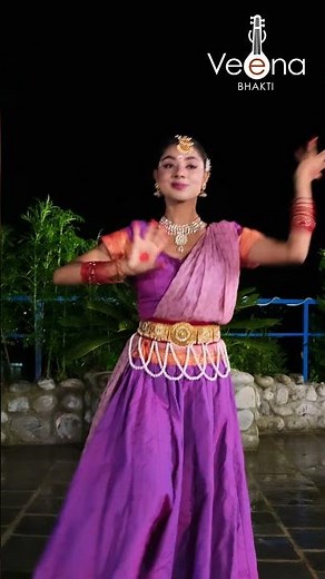 Hari Sundar Nanda Mukunda | Beautiful Krishna Bhajan | हरी सुन्दर नन्द मुकुन्द
