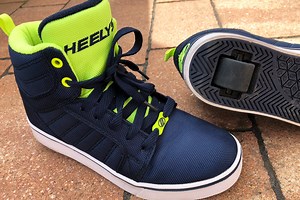 Heelys: Das müsst ihr über die Schuhe mit Rollen wissen