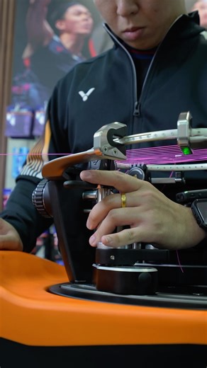 Tommy on Instagram: "Stringing Style : 2 Knot VSI Tension : 28 LBS 10% Pre Stretch Rackets : Thruster HMR PRO String : VBS 66 Nano @capt_kai_stringer @victormalaysia_official @galaxysportsmy #VICTOR #TeamVICTOR #asmr #VICTORPowerSwap #badminton"