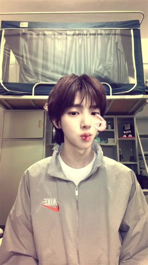 Guys, btw that's not me. I just took the video from Douyin because I saw that she/he looked like Mangat and Juhoon, so I posted it. I also didn't know it would go viral. Once again, this is not my video, it's a video from Douyin. 🙏🏻🙏🏻 #juhoon #cortis