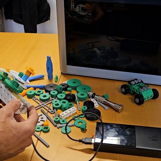 Stemfie3D on Instagram: "STEMFIE is a free 3D-printable educational toy that is #opensource and compatible with Bambu Lab's #MakersSupply components. 👉 Learn more at stemfie.org/bambulab @bambulab_official #Stemfie3D"