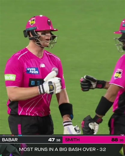 32 RUNS OFF ONE OVER! Steve Smith hit four sixes in a row in this wild over at the SCG. #BBL15 | BBL