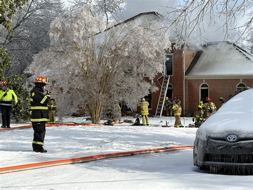 Heavy fire damages Williamson County home; icy roads hamper response