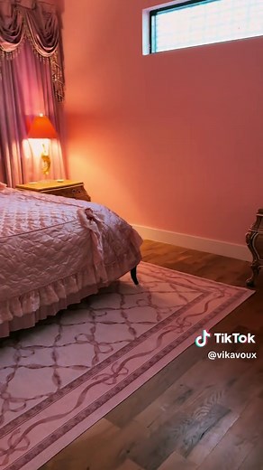 Coquette Bedroom Decor Ideas for a Vintage Touch