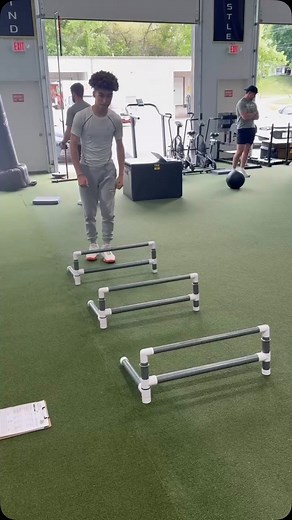 🚀 CONTINUOUS HURDLE JUMPS 🚀 Want to build real bounce, coordination, and reactive power? Add Continuous Hurdle Jumps into your training. 🔹 Regular = Rhythm Speed 🔹 Single-Leg = Balance Unilateral Power Minimal ground contact. Maximum explosiveness. 👉 Interested in these adjustable hurdles? Use code BARRAISING for 25% OFF, when you shop @prismfitnessinc #RiseToTheTop #BarRaisingAthlete | Bar Raising Fitness