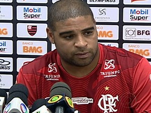 Adriano reaparece no Flamengo e diz por que não foi treinar