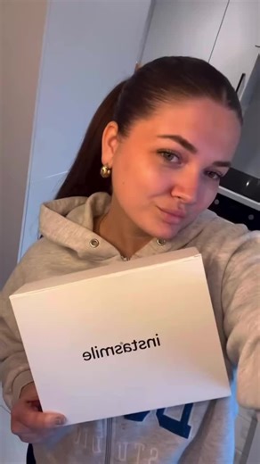 Vicky just got her instasmile impression kit and shows how quick & easy it is to create your impressions at home. Once you’ve taken yours, simply upload a photo for our team to check before you send them back so we can make sure they’re perfect for your new smile. 😁 #instasmile #DiscoverYourConfidence #ClipOnVeneers #SnapOnVeneers #BeforeAndAfter #SmileTransformation | instasmile