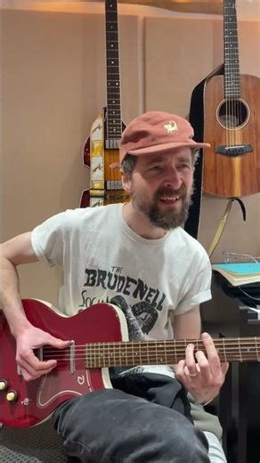 Bit of Velvet Underground for ya on the @danelectro baritone #dgsolaris #thevelvetunderground