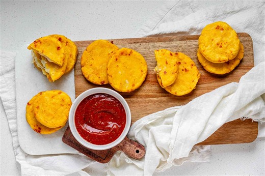 These Cheesy Arepas con Queso Hit Every Time