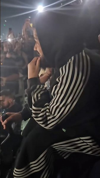 J. Cole Opens His Concert From the Nosebleed Seats 🤯 #thefallofftour