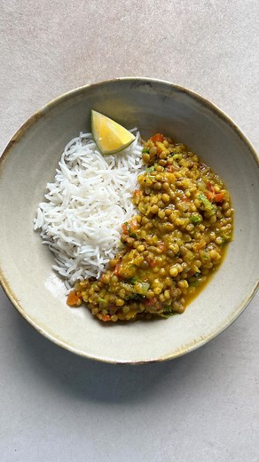 Keertida on Instagram: "Here’s the recipe for a whole masoor preparation that is substantial in flavour + nutrients and comes together swiftly (a boon when I want to eat well, but don’t want to cook for long/ order in). Serves Soak together for 2-3 hours 1/3 cup Whole masoor dal 2 Tbsp pink masoor dal Heat 2 Tbsp oil and temper with 1/4 tsp mustard seeds 1/4 tsp cumin seeds 1/4 tsp methi seeds 6-8 curry leaves Then add 1 medium onion, finely chopped and sauté till translucent, about 5 mins and a