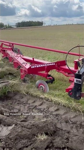 INTERNATIONAL 986 Tractor Plowing #caseih #bigtractorpower