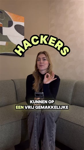 Veerle Davero - iPhone tips on Instagram: "Volg @daveromaastricht voor iPhone tips 🤍 🆘 Niet verder scrollen dit is een noodgeval! Check deze instelling nu! Er is een nieuwe manier waarop hackers misbruik maken van AirPlay. Dit kan niet alleen je iPhone raken, maar ook je MacBook, iPad of elk ander apparaat met AirPlay. 👉 De reden? Een instelling die bij veel mensen automatisch aan staat. Geen paniek, je kunt dit zelf in 10 seconden uitzetten 👇 Zo doe je dat: – Ga naar Instellingen – Kies Alg