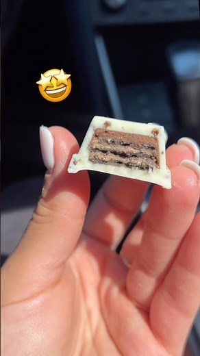 👀Trying Snacks From Around The World!