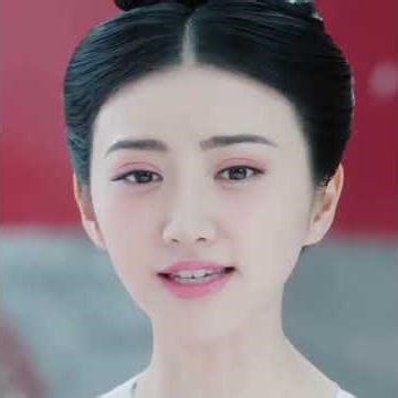 The young girl deliberately hides her true abilities during the competition.