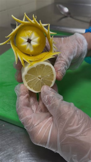 Simple lemon… beautiful garnish ✨ Turn everyday fruits into stunning food art in minutes! Perfect for salads, seafood platters & buffet decoration 🌿🍽️ Try this easy lemon carving and level up your presentation 💛 Follow for more creative garnish ideas! #LemonGarnish #FoodArt #GarnishIdeas #FruitCarving #KitchenCreativity BuffetStyle SaladDecoration ChefLife FoodStyling HomeChef InstaFood ReelsFood FoodReels PlatingSkills | Šhãîkh Ñâjbüł