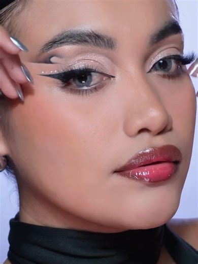 ¿Ya conoces nuestra paleta de sombras #cherrykiss 🍒? Te dejamos un tutorial perfecto para iluminar tu mirada 😎😎 Compra en www.saniye.com.mx Enviamos a todo #méxico #saniye #saniyecosmetics #envios #cdmx #cosmeticos #sombrasdeojos #eyeshadow #primavera #spring