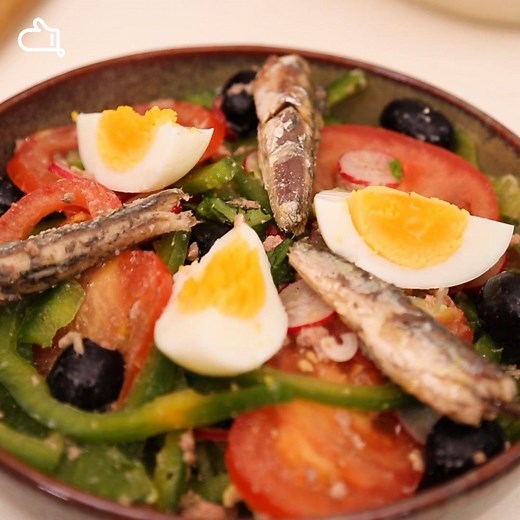 La salade parfaite pour un déjeuner au ☀️ La recette en détail : https://bit.ly/3goLTzY | Marmiton