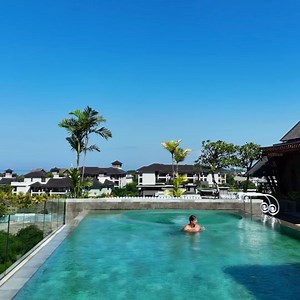 A family friendly resort in the heart of Canggu has arrived! 👶🧒👧 Finally families can enjoy a stay at a resort will a kids club and alllll the kid friendly facilities just steps from the Batu Bolong strip's dinning and shopping scene, as well as Batu Bolong Beach 🌊 Currently Holiday Inn Resort Bali Canggu is offering a special deal- book 3 nights and receive 20% off. It's the perfect opportunity for that Canggu break you have been dreaming of!💫 | Bali Buddies
