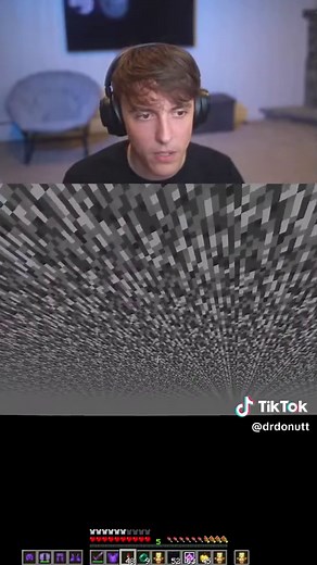 Gets trapped under the void #minecraft #drdonut #minecraftmemes #donutsmp #mc