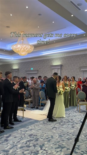 Katie Hughes Singer on Instagram: "As the bride walks in, guests can’t help but cheer!! This beautiful song fills the room… and the emotion is overwhelming. Every ceremony deserves a live soundtrack ✨ Dreaming of a moment like this for your wedding? check availability via the link in bio 💛 #weddingsinger #weddingmusic #bridalentrance #irishweddings #liveweddingmusic"