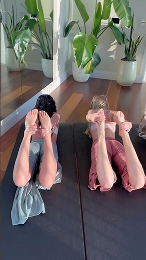 yoga with ‪@Bell.Lillia‬ and ‪@SageSplits‬ 💕🧘🏽‍♀️