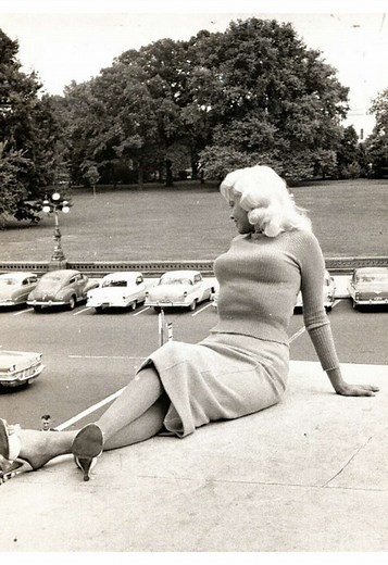 Jayne Mansfield: Unveiling Hollywood's Iconic Star