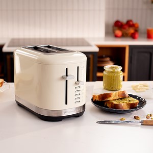 BRAND NEW: Kettle and Toaster These sunrise sidekicks have a whole...