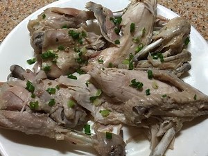 Steamed spring chicken with ginger and scallion
