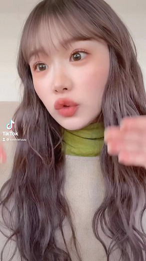 きりまる on Instagram: "ストレートアイロンで巻いたら なんかウェーブぽくていい感じなった‍零 いえーい"