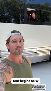 🚨 Y EL VIAJE MÚSICAL CONTINÚA Los chicos están a punto de salir a la carretera rumbo a Birmingham, para el primer concierto del In Real Life Worldwide Tour mañana ❤️ Kendall y Logan serán compañeros de autobús, mientras Carlos y James tendrán individuales | Mi mundo = BTR