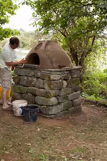 Building a cob oven