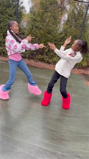 24. Swag make the girls go POW 💥 POW 💥 POW 💥 POW 🔫 Soulja Boy ￼#Tiktok #Dance #Trending