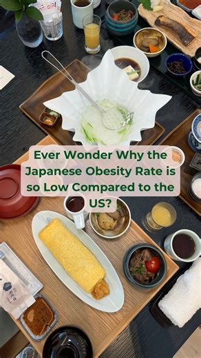 Japanese Breakfasts are everything a breakfast should be : ✅ packed with protein: protein helps keep up full and build muscle. It’s critical for our growth, development, and healthy ageing. They enjoy tofu, egg, salmon thats rich in omega 3s, soybeans, and sometimes a little meat at their breakfasts. ✅ rich in fiber: there are always a lot of vegetables at a Japanese meal, especially breakfast. They come steamed, marinated, boiled in a soup, and pickled. ✅ loaded with probiotics: There are lots 