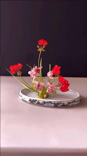 Ikebana Flower Arrangement Ideas with Three Geraniums