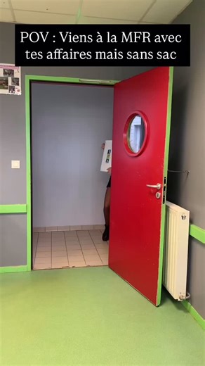 🏫 Rentrée 2026 « Viens avec tes affaires… mais sans sac » 😅 Défi accepté par la classe 🔥 Des élèves au top, de la bonne humeur, et une rentrée qui commence bien 💙 #challenge #trend #mfr #classe #humour | MFR la Hague