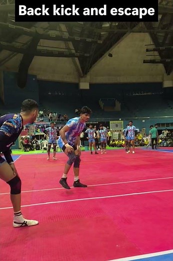 Back kick and escape by Raider 😱! #pkl #kabaddi #kabaddilover