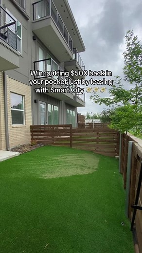 Yard units off Fitzhugh starting at $1265 PLUS $500 off with Smart City! #smartcityapts #apartmenthacks #dallastx