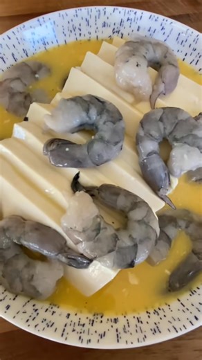 Steamed eggs with shrimp and silken tofu Ingredients: 1 block silken tofu 7-8 shrimp, peeled and de-veined 1/4 tsp white pepper 1 tsp cornstarch 1 tsp sugar 2 tbsp hot water 1 tbsp soy sauce 1 tbsp oyster sauce (can be subbed with soy sauce) 1 tsp sesame oil 1 egg 1/4 tsp chicken bouillon 1/4 cup water 1 green onion and chili oil (optional) Instructions: Prep shrimp and add pepper and cornstarch. Set aside. Make the sauce with sugar, hot water )to dissolve the sugar) soy sauce, oyster sauce, and