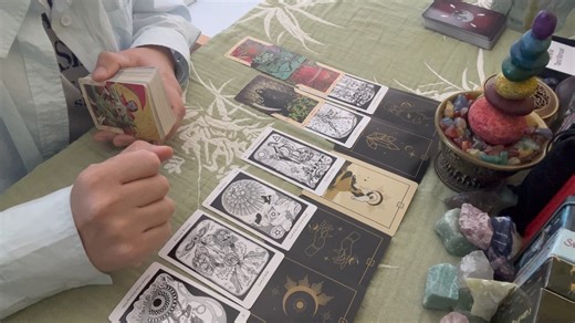 真相时刻：有人终于找到关键证据成功解决陈年老旧的问题，毅然决然的离开后想找星星一样的疗愈者转换污浊能量。