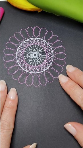 Spirograph Art Creates Truly Stunning Overlapping Patterns