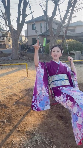 Enka singer Maiko Takigawa innocently swinging on a swing in a kimono #FarewellMelancholy #Kimono...