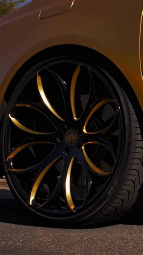 Gold Rolls Royce Ghost🔥 24” LZ-771 - Custom Finish Available Now! Over 1,000 OEM Finishes #lexani #lexaniwheels #customwheels #forgedwheels #wheels #rims #rollsroyceghost #rollsroyceworld #rollsroycecars | Lexani Wheels