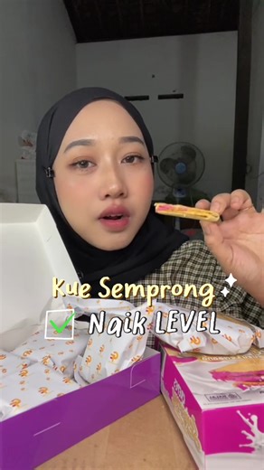 Kue semprong naik level . Yang pas buat dijadiin hampers lebaran ☺️ #semprong #semprongsusulembang #oleholehbandung #crepes #lembang