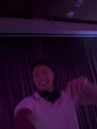 These high schoolers loved their DJ at prom 👏 #fypシ゚viral #tiktok #stuff #randomthings #randomstuff #xyzbca #dj
